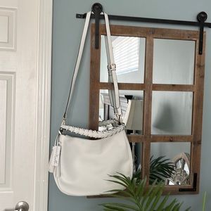 Simply Noelle large white handbag. With detachable crossbody strap.
